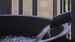 [Guest room facilities/open-air bath] A ceramic bath where you can relax while feeling the outside breeze.