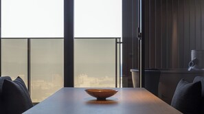 [Ocean View Junior Suite] 40 m2 / bed width 1,800 mm. Equipped with an open-air hot spring bath.