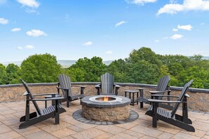 Gather around our inviting fire pit with your loved ones, firewood is provided!Gather around our inviting fire pit with your loved ones, firewood is provided!
