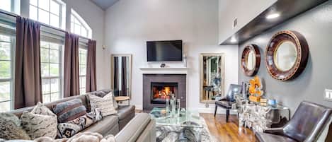 Tulsa Vacation Rental | 3BR | 2.5BA | 2,025 Sq Ft | 1 Step to Enter