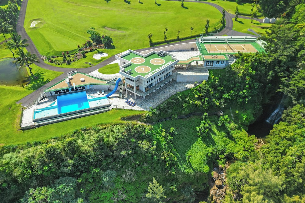 Waterfalling Estate on the Big Island