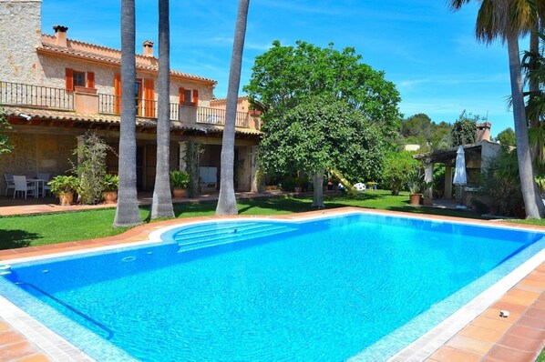 villa with private pool, Majorca, large garden, family friendly
