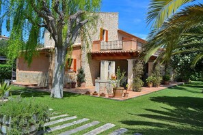 villa bonita, pool, garden, Majorca, binissalem, traditional house