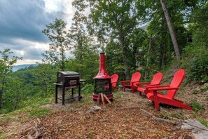 1 Amazing View's crackling fire pit