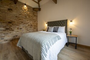 Canny Grouse Barn, near Kirkby Stephen: Exposed stonework throughout this stunning property