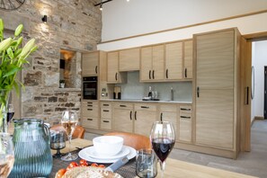 Canny Grouse Barn, near Kirkby Stephen: Well-equipped kitchen