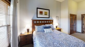 Indoors, Home Decor, Furniture, Bed, Bedroom