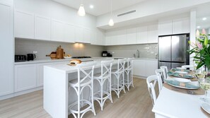 Southern Comfort | Luxury Open Plan Kitchen & Dining Area 