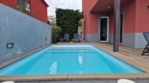 Enjoy the pool at The Red Hot Chill House, with stunning panoramic views of the ocean and mountains. Unwind on sun loungers and savor the serene atmosphere of this luxurious retreat. #pool #villa #calheta