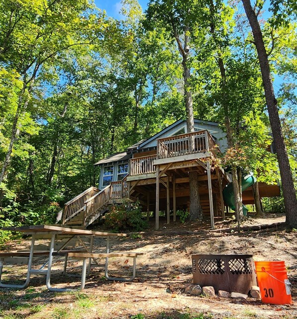 Exterior Family Treehouse