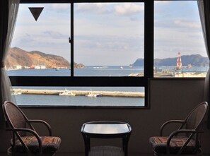[12 tatami Japanese-style rooms] All rooms have ocean views and are in a great location with a panoramic view of Kamaishi Bay.