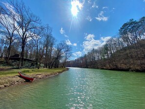 Total privacy from the shoreline!