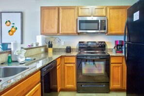Fully Equipped Kitchen Granite Counter Tops