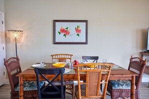 Beach Chic Dining