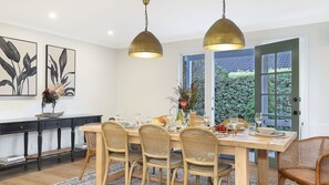 Coachwood Cottage | Luxury Dining Room | Stylish Furnishings