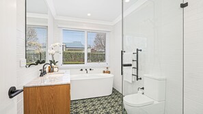 Coachwood Cottage | Main Bathroom | Modern Design with Bathtub