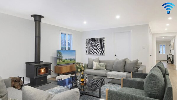 Coachwood Cottage | Wood Fireplace | Luxury Lounge Room
