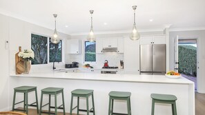 Coachwood Cottage | Luxury Open Areas | Chef's Kitchen