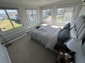 Bedroom - Queen bed w/ 50" Roku TV, AC