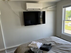 Queen Bedroom - 50" Roku TV