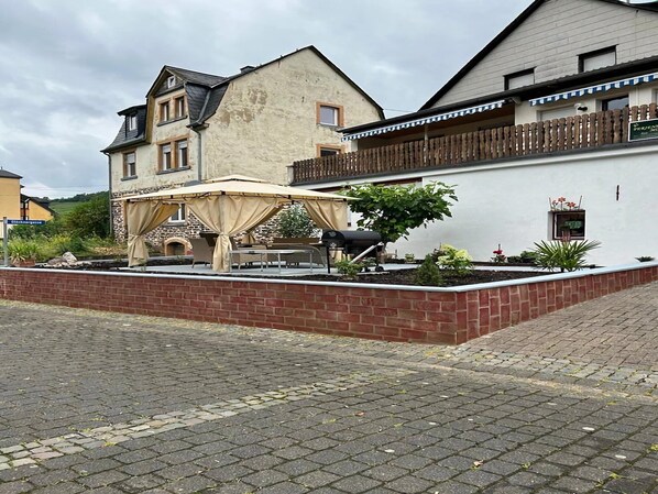 Außenseite Ferienhaus [Sommer]