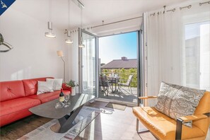 Wohnzimmer mit Blick in den Garten