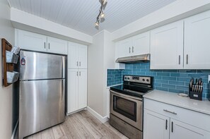25-web-or-mls-Kitchen 6