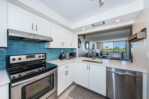 21-web-or-mls-Kitchen 2