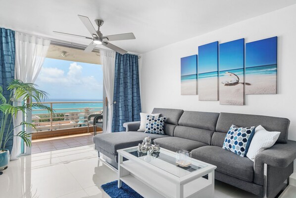 Perla del Mar offeres stunning views from all living spaces.