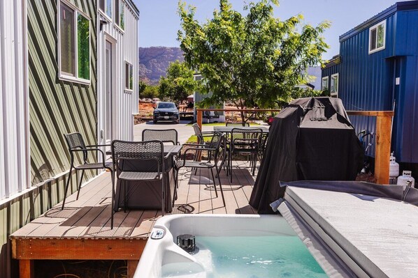 Unwind in the hot tub on the tiny home’s deck, surrounded by nature. Soak in the warm, bubbling water while enjoying peaceful views, making it the perfect spot to relax after a long day. A cozy and private retreat under the open sky.