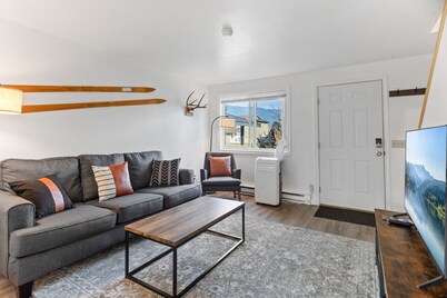 Cozy Space Near Glacier Park & 24/7 Grocery Store