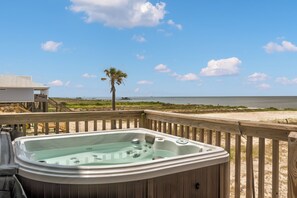 032 Dreamcatcher Waterview Hot Tub