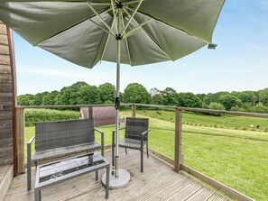 Sitting-out-area | Pod One - Darnells Luxury Glamping, Ross-on-Wye