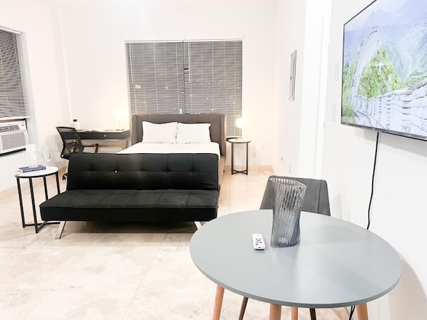 Bedroom - Studio - Futon