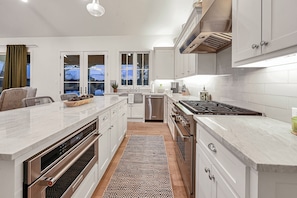 6 - kitchen features