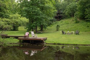 Peaceful and Tranquil. Community Fishing Pond and Fire Pit