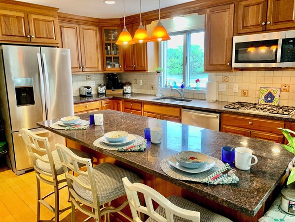 seating for 3 at kitchen island