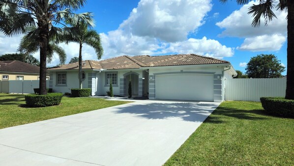 PROPERTY FRONT VIEW (1)