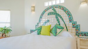 BED BDR1 - LOVE THIS PALM TILE DECORATION AT THE HEAD OF YOUR BED