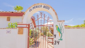 MAIN ENTRANCE - KNOW HOW THE PERICO BISCO HOUSE LOOKS LIKE FROM THE OUTSIDE