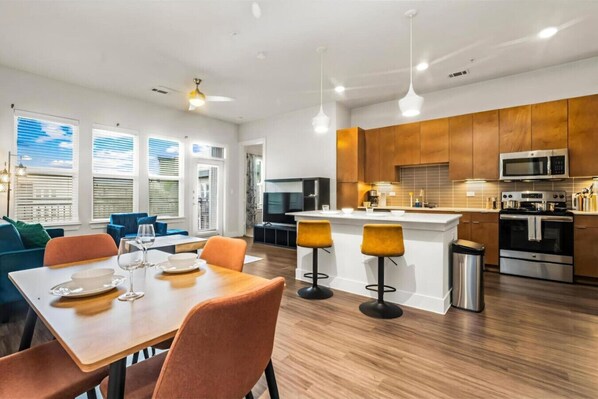 Dining area with Kitchen and Living Room overview