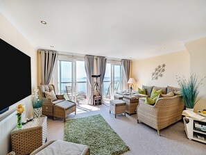 Living area | Crownhill Bay Penthouse - Crownhill Bay House, Down Thomas, near Plymouth