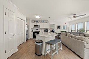 All modern appliances to make meal preparation a breeze.