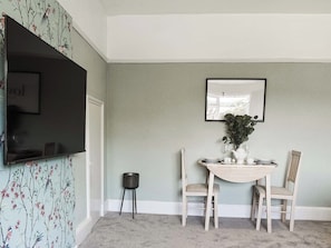 Dining Area | Apartment 3 - Crescent Apartments, Scarborough