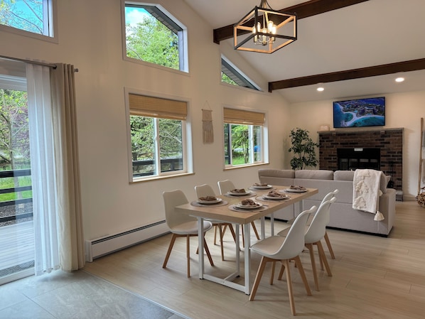 Livingroom/Dining area