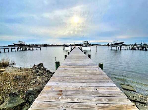 4 bedroom home with dock - Enjoy your morning coffee while watching the Dolphins and boats go by