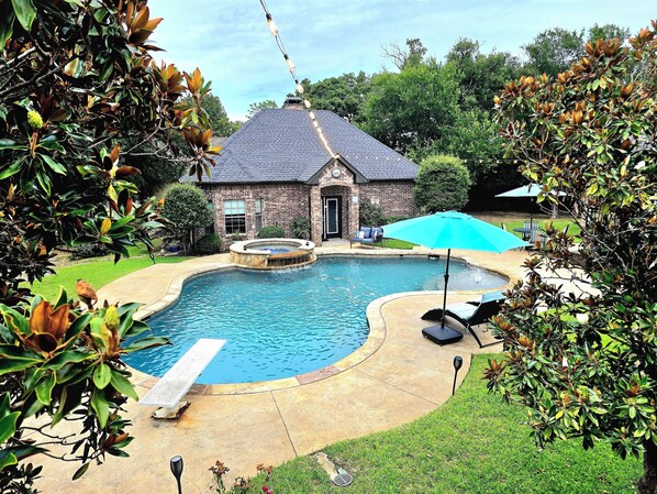 Exquisite Country Guest House with POOL, HOT TUB.