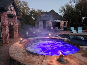 The hot tub is the perfect place to relax on those cool and cold evenings! 