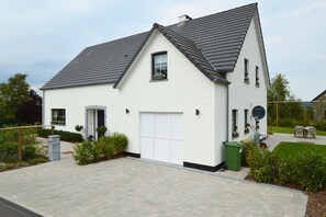 Außenseite Ferienhaus [Sommer]