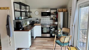 Cook for 2 in fully equipped kitchen with lots of natural light from slider door